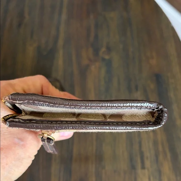 Coach Signature strip Zippy Wallet/Wristlet NEVER USED! - Picture 8 of 14